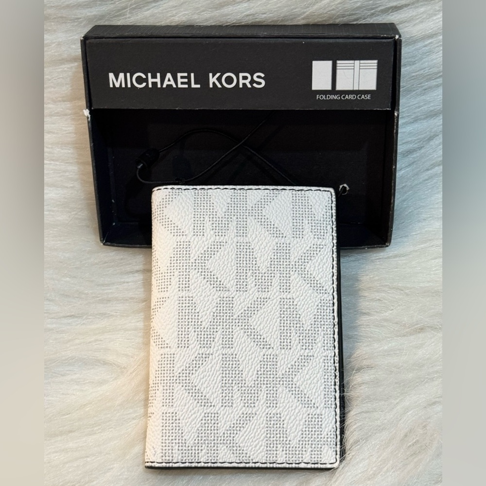 Great Gift! Michael Kors Unisex Jet Set Folding Card Case Bright White Logo NIB